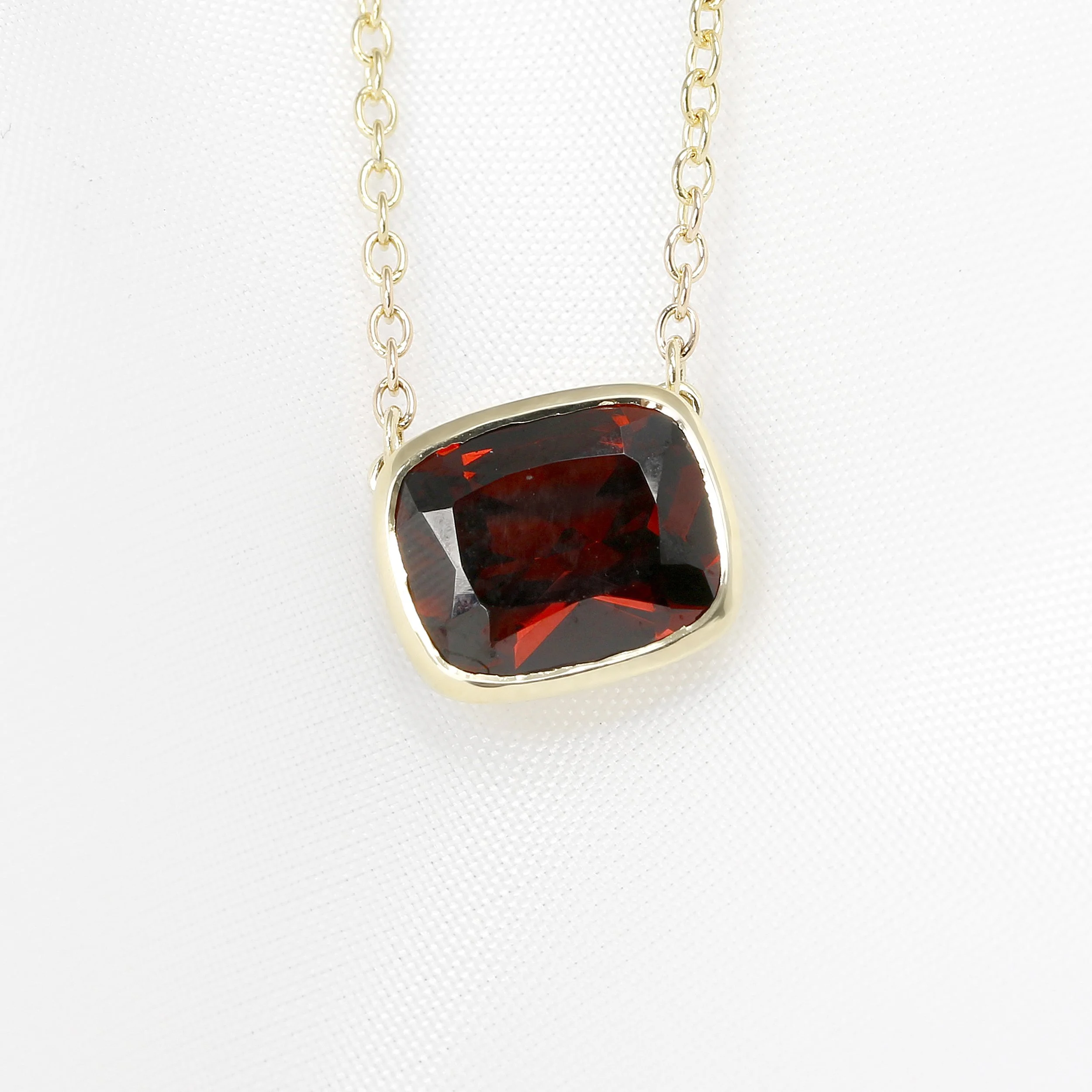 embark on a fascinating gemstone journey and discover the beauty, history, and meaning behind precious stones from around the world. explore tips, facts, and inspiration for every gem lover.
